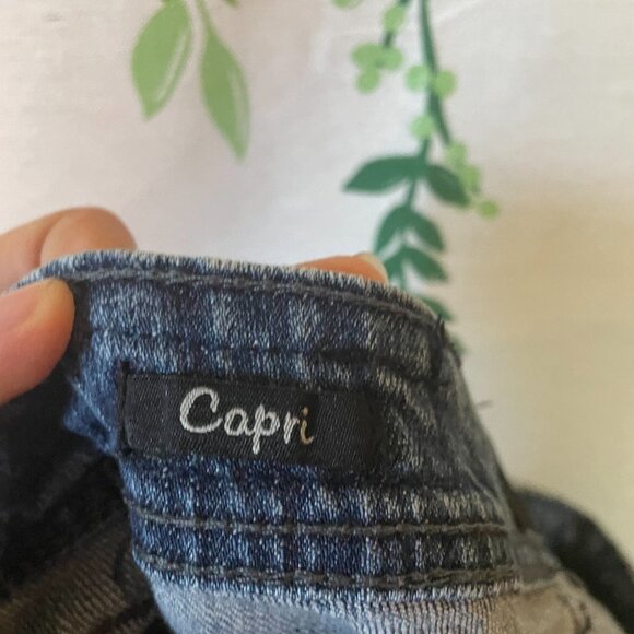 Size 7/8 Vigoss Jean Capris Decorated Back Pockets B1 - Picture 5 of 7